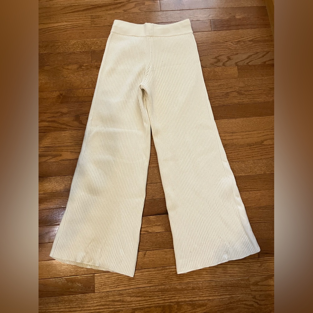 Aerie medium cream ribbed pants. M